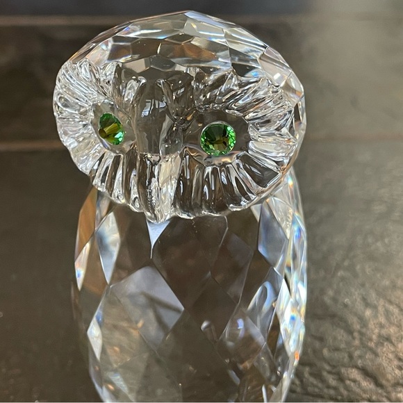 Oleg Cassini Crystal Owl with Green eyes. Paperweight - Picture 3 of 11